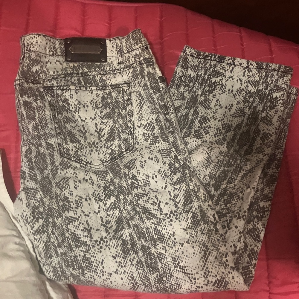 Tru Luxe Jeans Snake Print Ankle Pants in Black and White